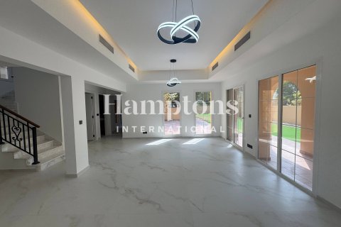 Villa in Arabian Ranches 2, Dubai 4 bedrooms, 301.00572000 sq.m. № 63742 - photo 9