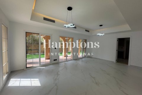 Villa in Arabian Ranches 2, Dubai 4 bedrooms, 301.00572000 sq.m. № 63742 - photo 2