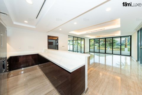 Villa in Dubai 8 bedrooms, 723.7 sq.m. № 134816 - photo 5