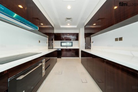 Villa in Dubai 8 bedrooms, 723.7 sq.m. № 134816 - photo 8