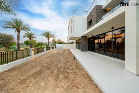 Villa in Dubai 8 bedrooms, 723.7 sq.m. № 134816