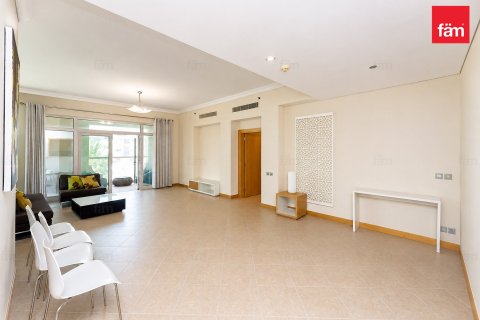 Снять в аренду квартиру в Пальме Джумейре, Дубай: 3 спальни, 205м², № 134821 - фото 17