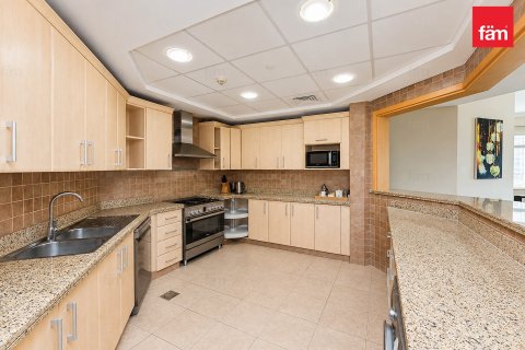 Снять в аренду квартиру в Пальме Джумейре, Дубай: 3 спальни, 205м², № 134821 - фото 11