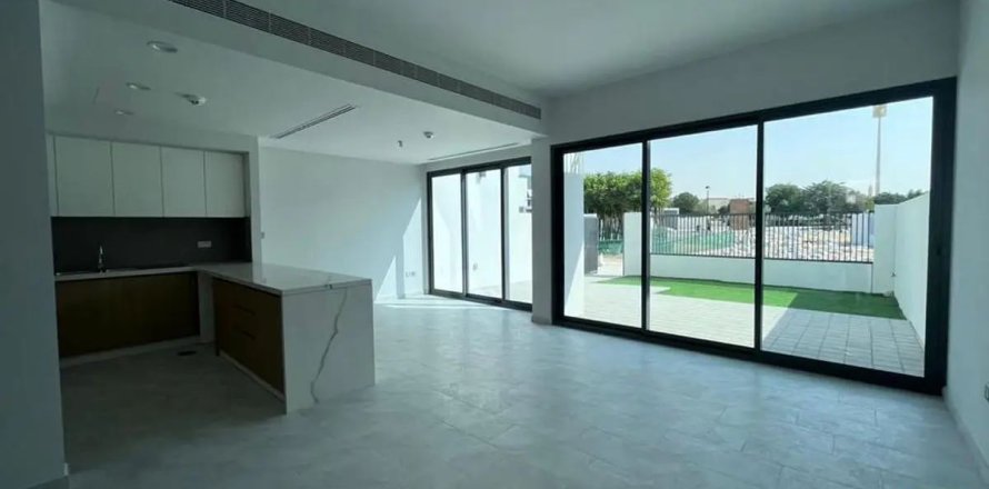 Villa in Dubai 3 bedrooms, 161 sq.m. № 134746