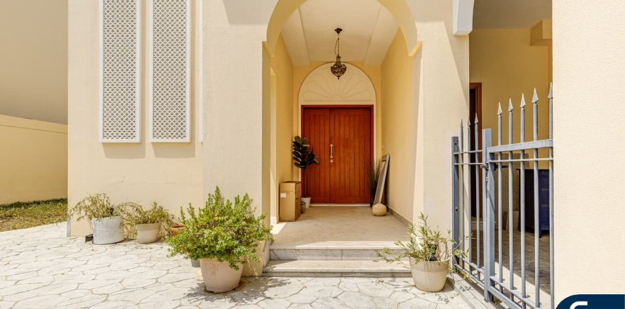 Villa in District 16, Jumeirah Village Circle, Dubai 3 bedrooms, 630 sq.m. № 75053