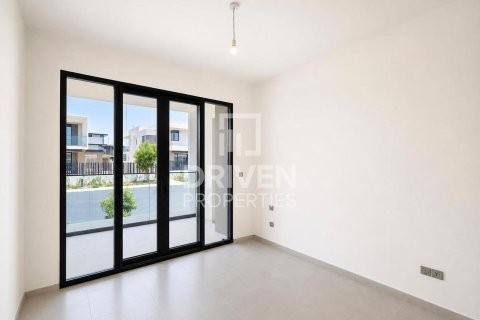Villa in Jebel Ali, Dubai 4 bedrooms, 629.98 sq.m. № 128368 - photo 12