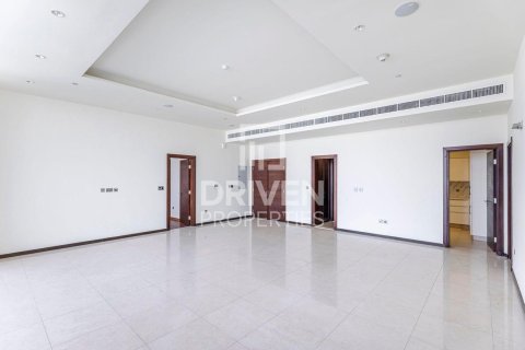 Apartment in Tiara Residences, Palm Jumeirah, Dubai 3 bedrooms, 222.22 sq.m. № 128360 - photo 7