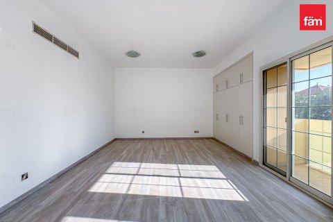 Villa in Umm Suqeim, Dubai 4 bedrooms, 320 sq.m. № 83588 - photo 9