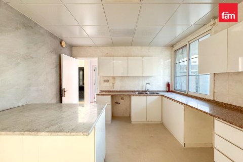 Villa in Umm Suqeim, Dubai 4 bedrooms, 320 sq.m. № 83588 - photo 4