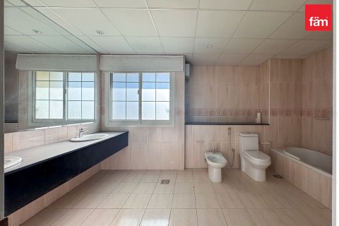 Villa in Umm Suqeim, Dubai 4 bedrooms, 320 sq.m. № 83588 - photo 14