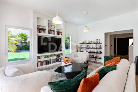Villa à Jumeirah Village Triangle, Dubai, 2 chambres, 250 m², № 123189 - photo 4