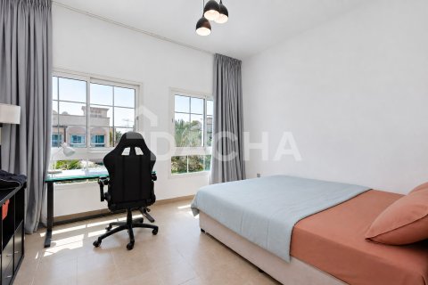 Villa à Jumeirah Village Triangle, Dubai, 2 chambres, 250 m², № 123189 - photo 13