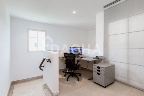Villa à Jumeirah Village Triangle, Dubai, 2 chambres, 250 m², № 123189 - photo 12