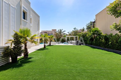 Villa à Jumeirah Village Triangle, Dubai, 2 chambres, 250 m², № 123189 - photo 26