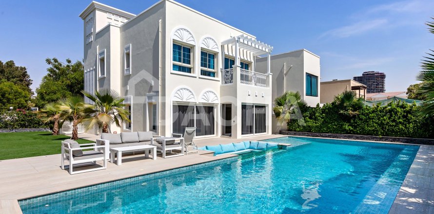 Villa à Jumeirah Village Triangle, Dubai, 2 chambres, 250 m², № 123189