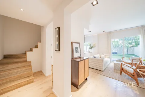 Купить виллу в Springs 14, The Springs, Дубай: 2 спальни, 153м², № 71151 - фото 1