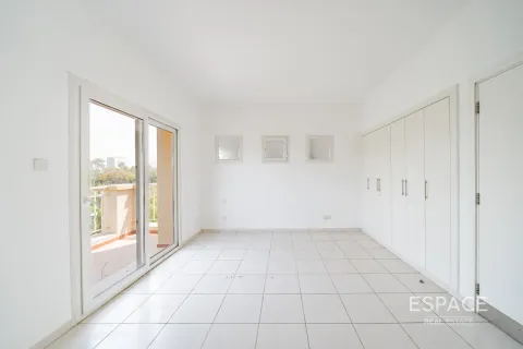 Villa in Springs 12, The Springs, Dubai 3 bedrooms, 209 sq.m. № 71149 - photo 13