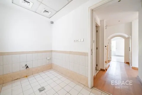 Villa in Springs 12, The Springs, Dubai 3 bedrooms, 209 sq.m. № 71149 - photo 7