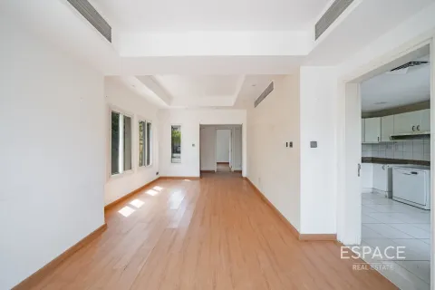 Villa in Springs 12, The Springs, Dubai 3 bedrooms, 209 sq.m. № 71149 - photo 4