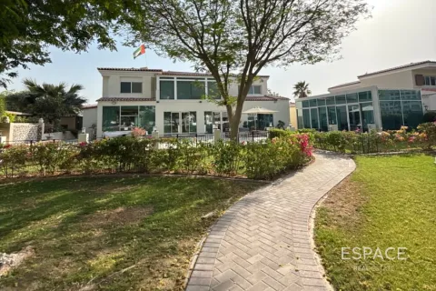 Купить виллу в Green Community Motor City, Motor City, Дубай: 5 спален, 678м², № 71136 - фото 1