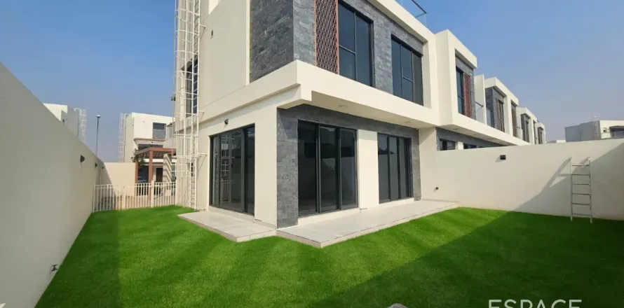 Таунхаус в DAMAC Hills (Akoya by DAMAC), Дубай, 6 спален, 339м², № 71153