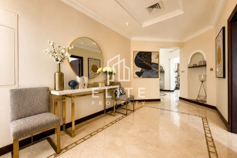 Villa in Palm Jumeirah, Dubai 5 bedrooms, 622 sq.m. № 121598 - photo 6