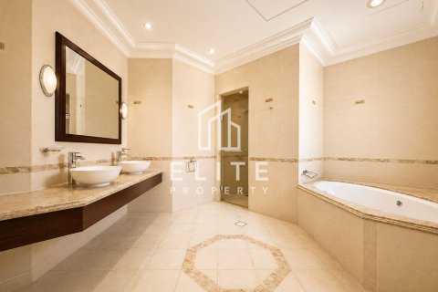 Villa in Palm Jumeirah, Dubai 5 bedrooms, 622 sq.m. № 121598 - photo 18