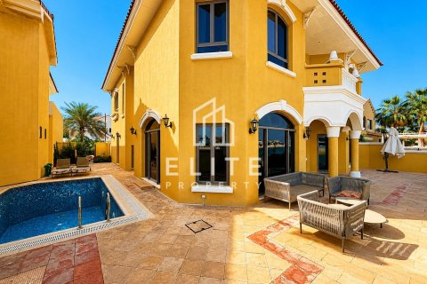 Villa en Palm Jumeirah, Dubai, 5 dormitorios, 622 m², № 121598