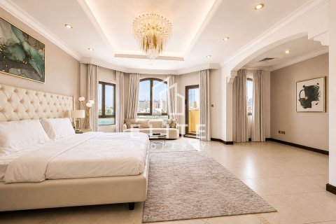 Villa in Palm Jumeirah, Dubai 5 bedrooms, 622 sq.m. № 121598 - photo 16