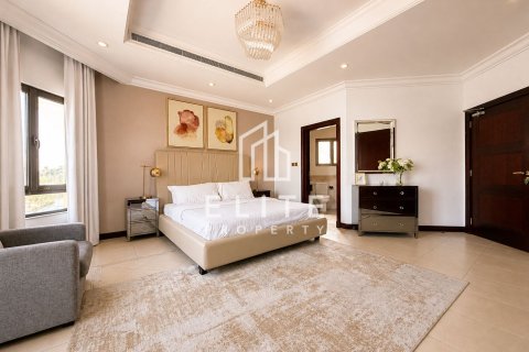 Villa in Palm Jumeirah, Dubai 5 bedrooms, 622 sq.m. № 121598 - photo 10