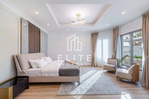 Villa in Palm Jumeirah, Dubai 5 bedrooms, 492 sq.m. № 121596 - photo 10