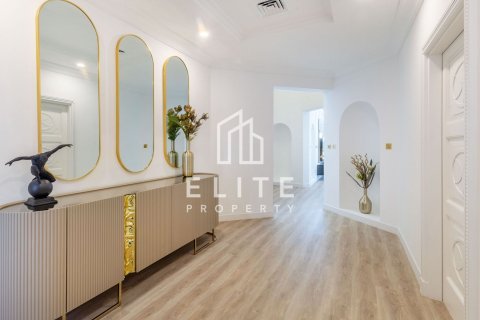 Villa in Palm Jumeirah, Dubai 5 bedrooms, 492 sq.m. № 121596 - photo 5