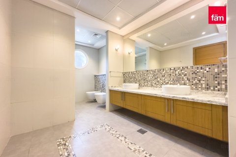 Снять в аренду виллу в Дубае: 5 спален, 690.1м², № 70690 - фото 19