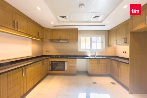 Снять в аренду виллу в Дубае: 5 спален, 690.1м², № 70690 - фото 5