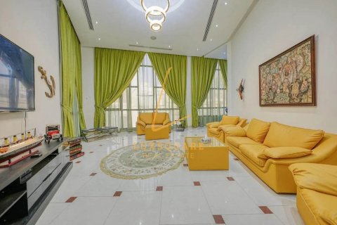Villa in Sector E, Emirates Hills, Dubai 8 bedrooms, 1486 sq.m. № 132991 - photo 15
