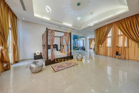 Villa in Sector E, Emirates Hills, Dubai 8 bedrooms, 1486 sq.m. № 132991 - photo 12