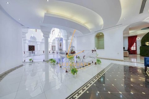 Villa in Sector E, Emirates Hills, Dubai 8 bedrooms, 1486 sq.m. № 132991 - photo 13
