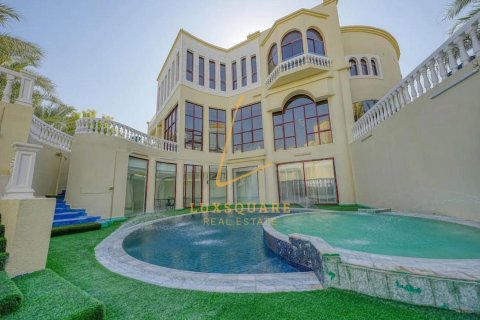 Villa in Sector E, Emirates Hills, Dubai 8 bedrooms, 1486 sq.m. № 132991 - photo 17