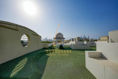 Villa in Sector E, Emirates Hills, Dubai 8 bedrooms, 1486 sq.m. № 132991 - photo 3