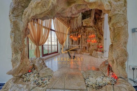 Villa in Sector E, Emirates Hills, Dubai 8 bedrooms, 1486 sq.m. № 132991 - photo 22
