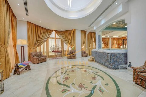 Villa in Sector E, Emirates Hills, Dubai 8 bedrooms, 1486 sq.m. № 132991 - photo 10