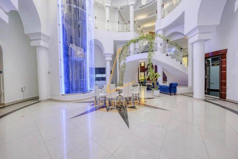 Villa in Sector E, Emirates Hills, Dubai 8 bedrooms, 1486 sq.m. № 132991 - photo 21