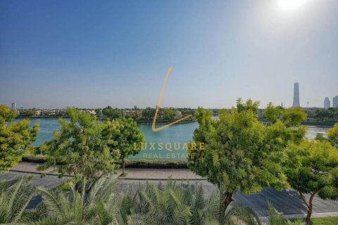 Villa in Sector E, Emirates Hills, Dubai 8 bedrooms, 1486 sq.m. № 132991 - photo 2
