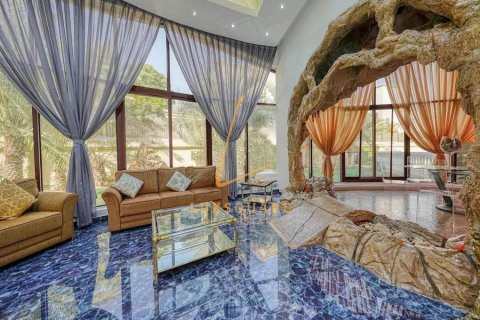 Villa in Sector E, Emirates Hills, Dubai 8 bedrooms, 1486 sq.m. № 132991 - photo 23
