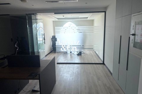 Office in Jumeirah Lake Towers, Dubai 71 sq.m. № 132983 - photo 9
