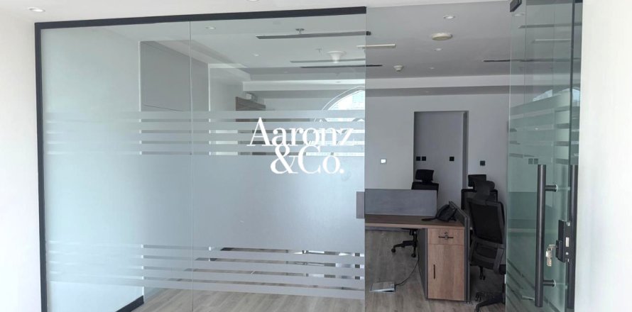Office in Jumeirah Lake Towers, Dubai 71 sq.m. № 132983