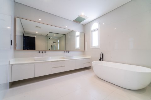 Villa en Dubai, 6 dormitorios, 882 m², № 96833 - foto 10