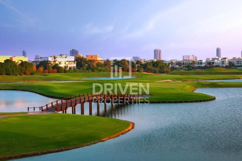 Apartment in Emirates Hills, Dubai 2 bedrooms, 111 sq.m. № 19759 - photo 1