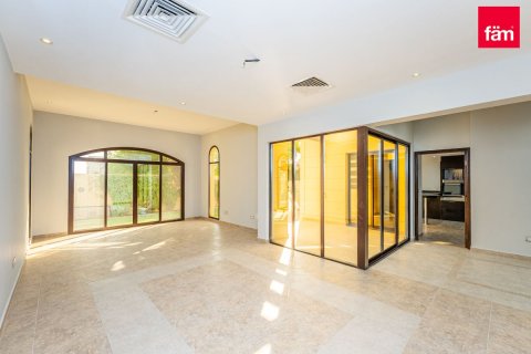 Townhouse in Dubai 4 bedrooms, 309.4 sq.m. № 90357 - photo 2