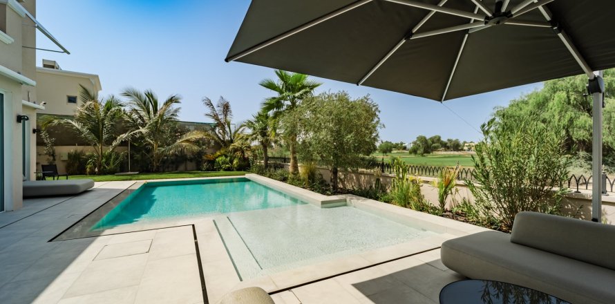 Villa in Dubai 6 bedrooms, 486 sq.m. № 139663